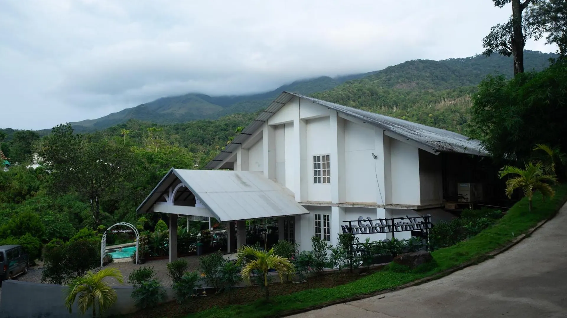 Resort Vythiri Holiday Resort, Wayanad
