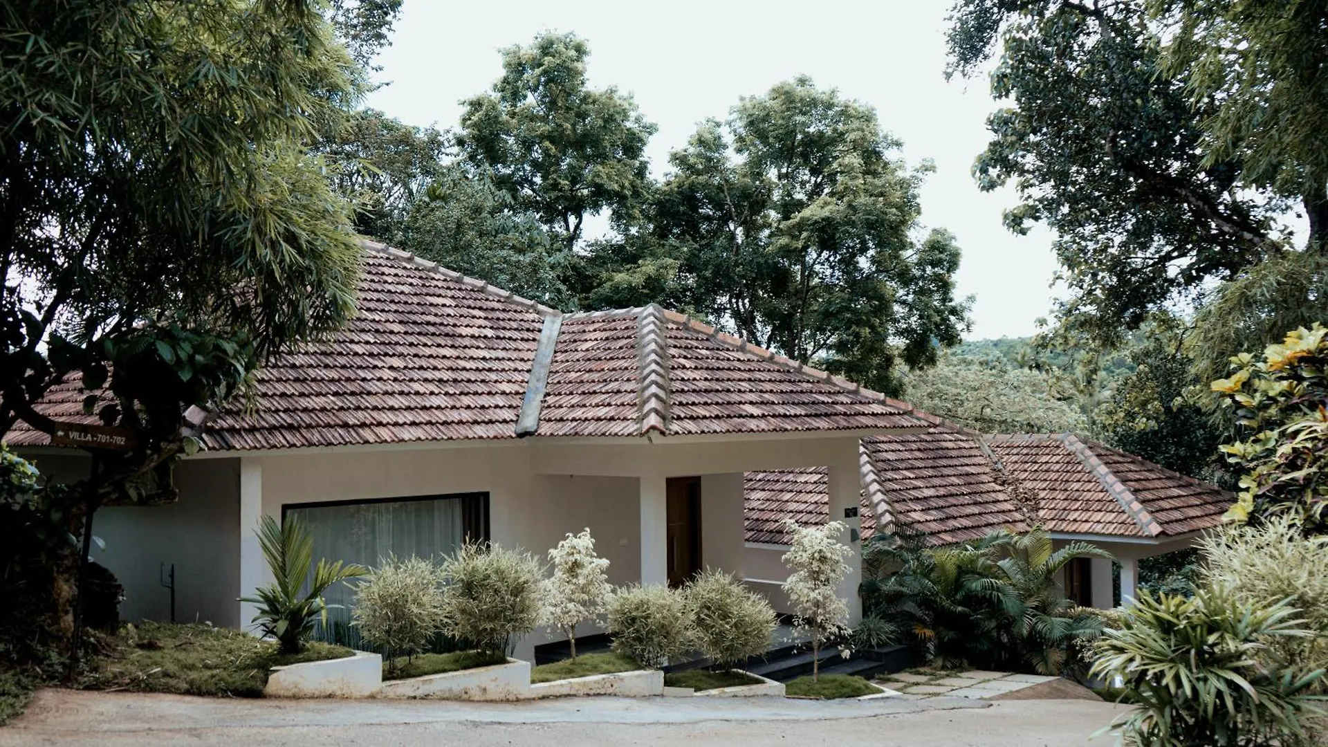Vythiri Holiday Resort, Wayanad 4*,